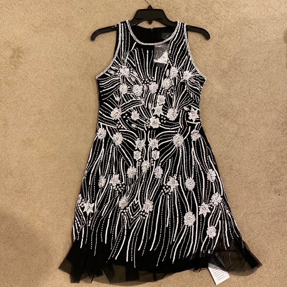 Adrianna Papell black and white beaded cocktail dress. NWT. Size 6.